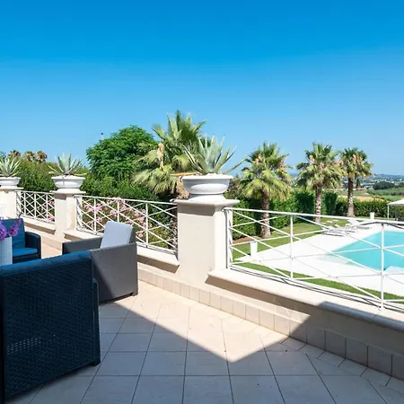 Bianca 10, Emma Villa *