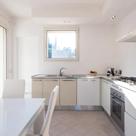 Bianca 10, Emma Villa Misano Adriatico