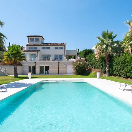 Villa Bianca 10, Emma