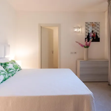 Bianca 10, Emma Villa